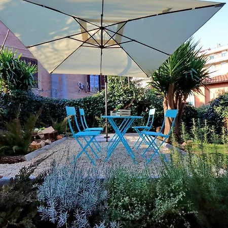 Garden Downtown. 3 Stops From Colosseum